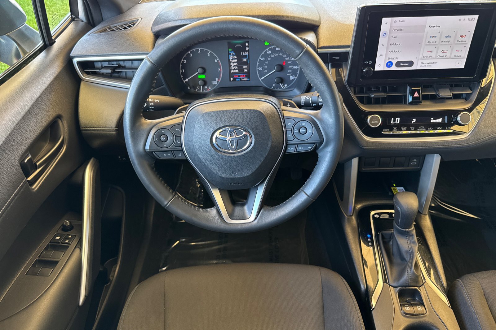 Used 2023 Toyota Corolla Cross AWD Hybrid image 17