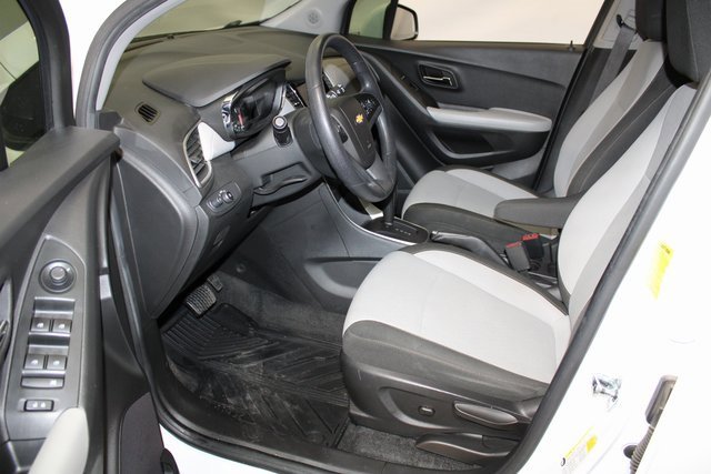 Used 2021 Chevrolet Trax LS w/ Tint and Cruise Package image 7