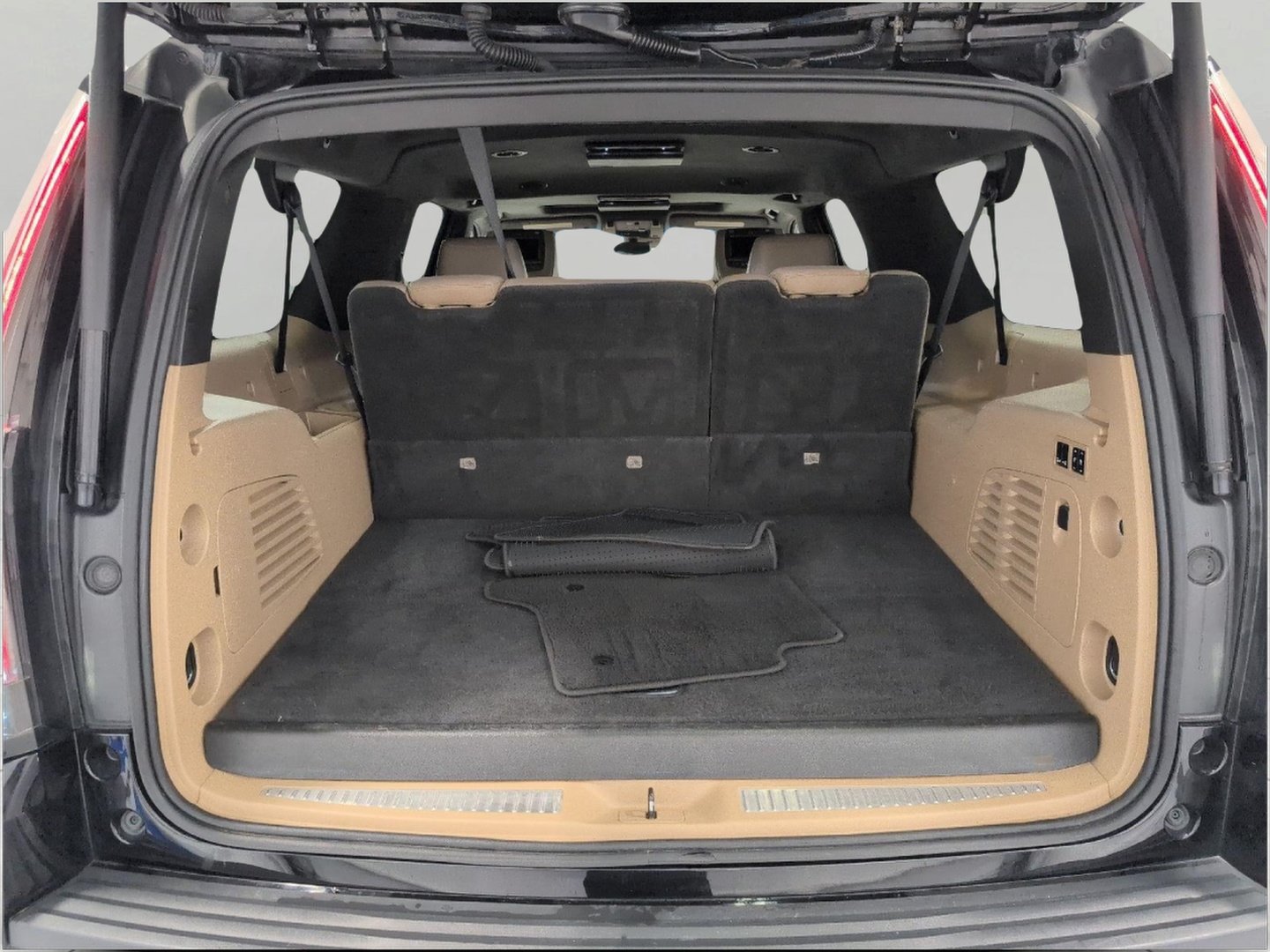 Used 2019 Cadillac Escalade ESV Platinum AWD/4WD image 16