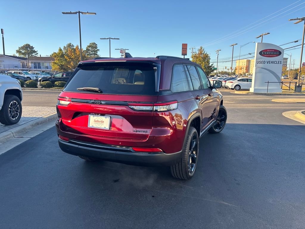 Used 2025 Jeep Grand Cherokee Limited w/ Black Appearance Package image 5