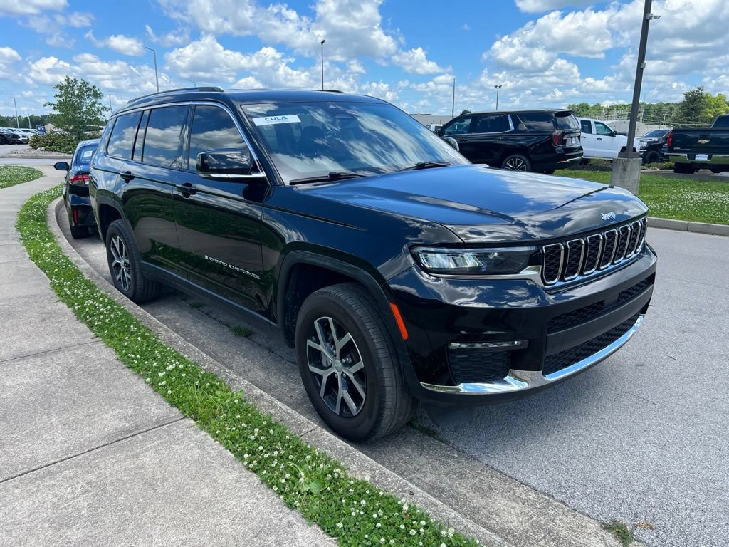 Used 2023 Jeep Grand Cherokee L Limited AWD/4WD image 2