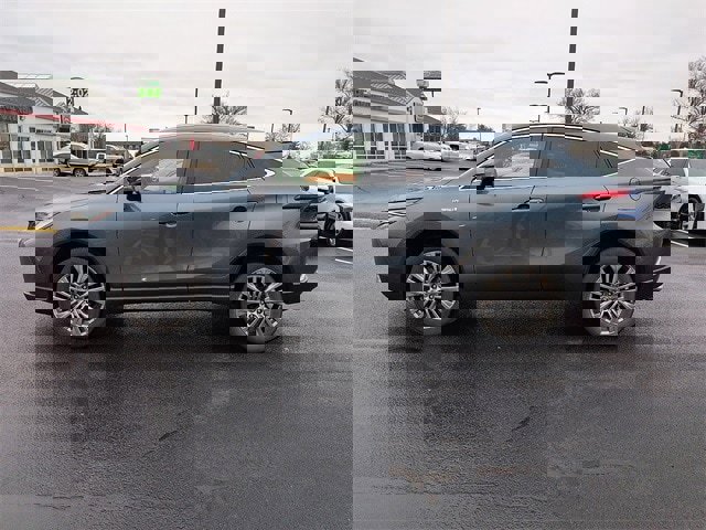 Certified 2021 Toyota Venza Limited image 4