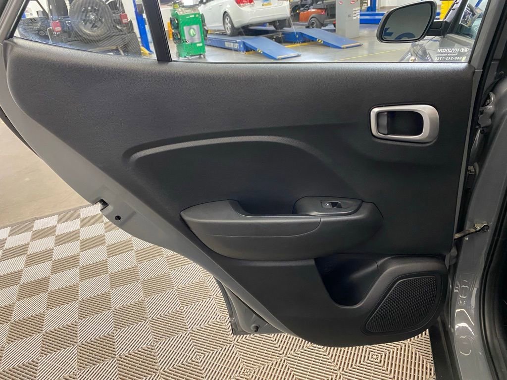 Used 2020 Hyundai Venue SEL FWD image 17