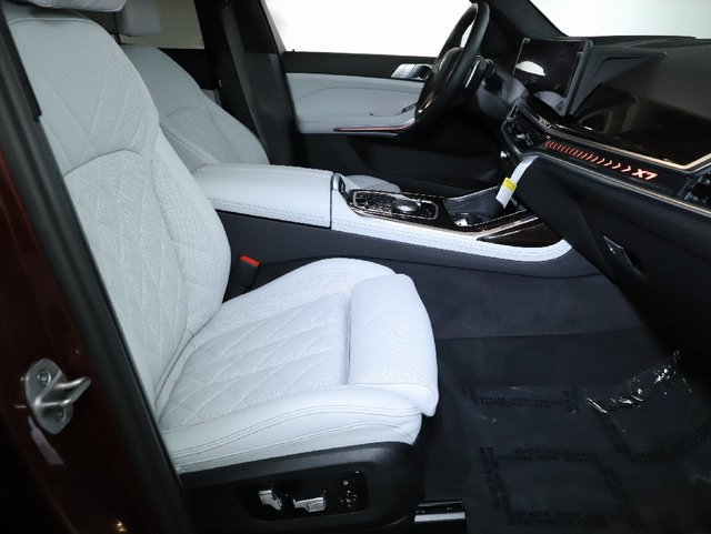 Used 2027 BMW X7 xDrive40i AWD/4WD image 38