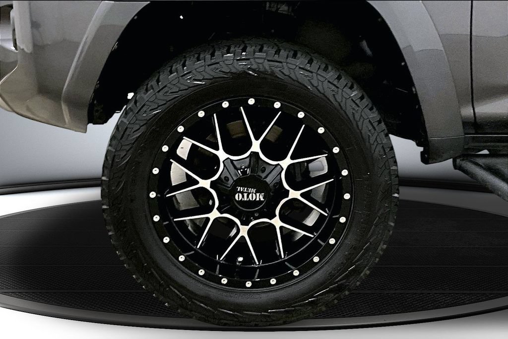 Used 2018 Toyota 4Runner TRD Off-Road AWD/4WD image 32