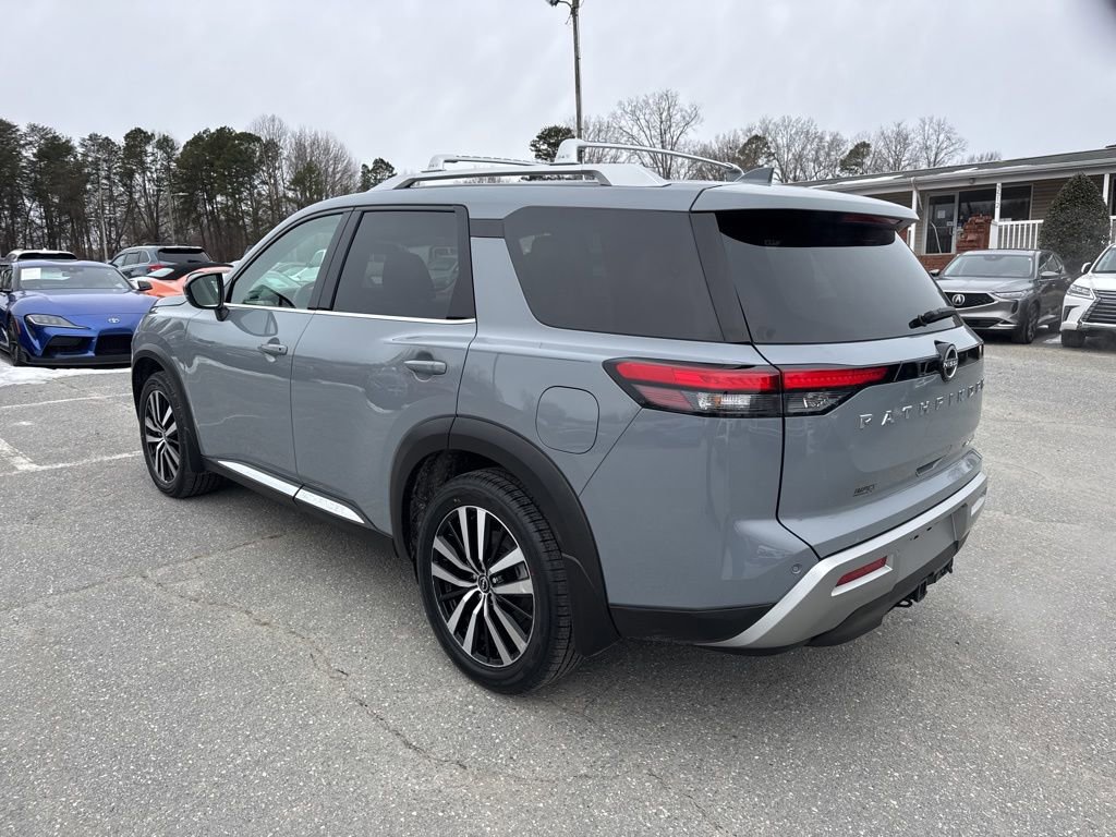 Used 2024 Nissan Pathfinder Platinum image 3