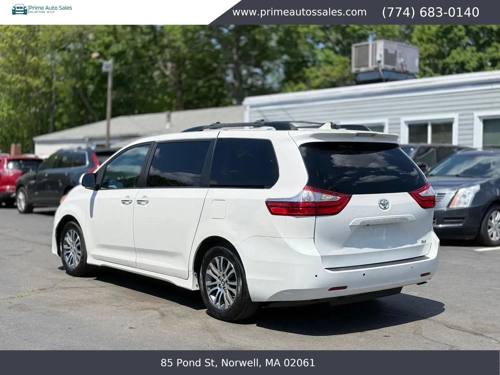 Used 2019 Toyota Sienna XLE w/ XLE Navigation Package FWD image 6