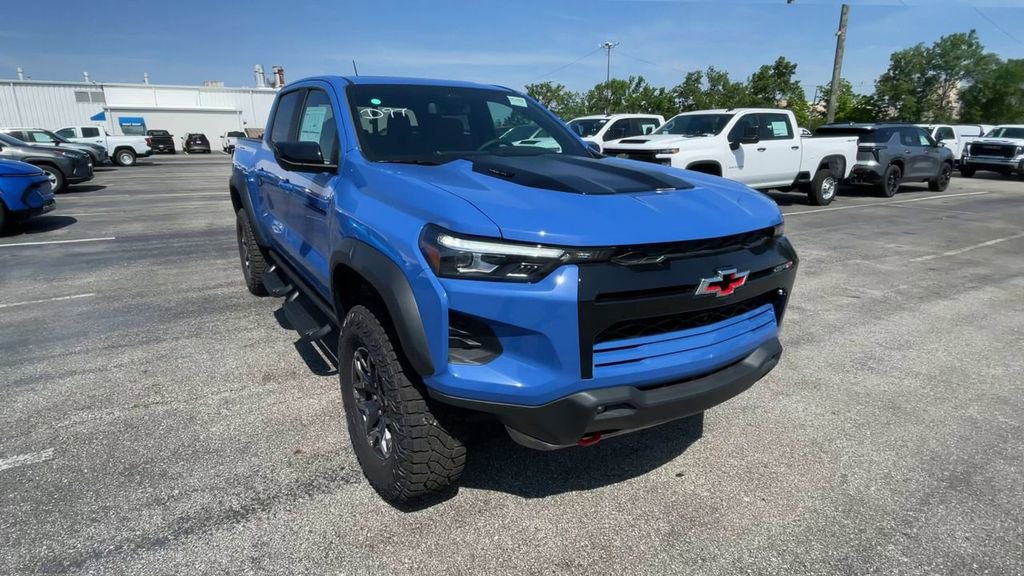 Used 2025 Chevrolet Colorado ZR2 w/ Technology Package image 4