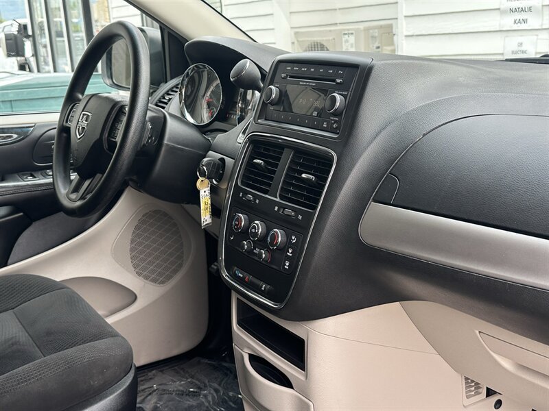 Used 2016 Dodge Grand Caravan SE w/ Quick Order Package 29E SE FWD image 9