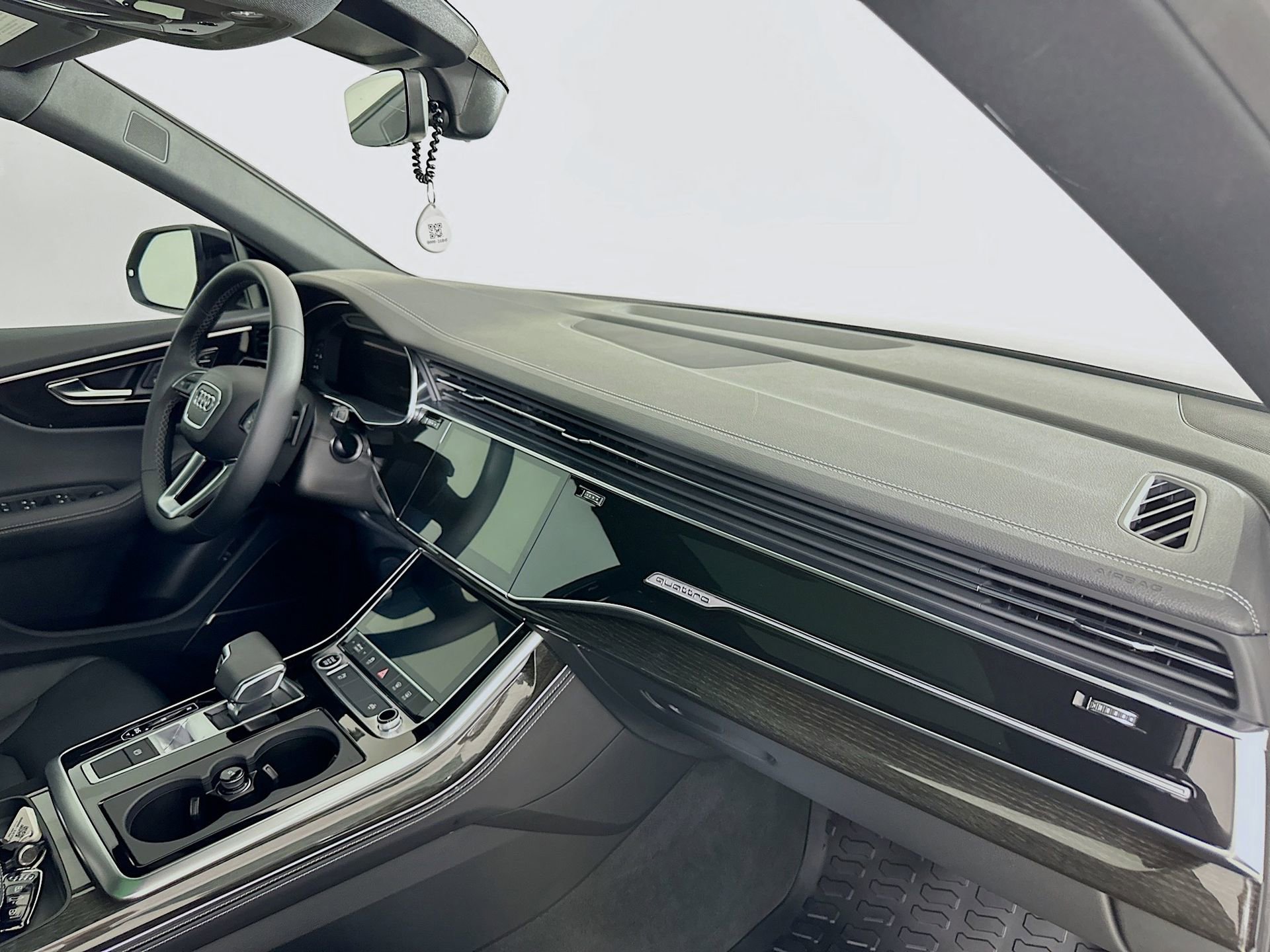 Used 2025 Audi Q8 Premium Plus image 31