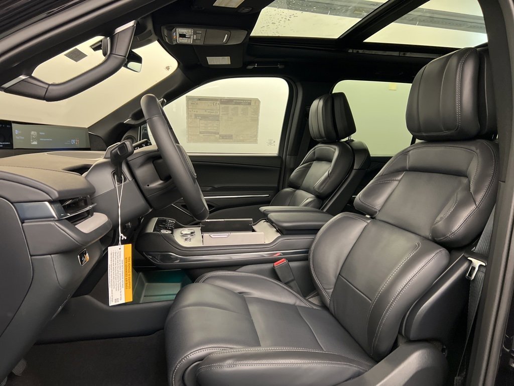 Used 2025 Lincoln Navigator Reserve w/ Jet Appearance Package image 27
