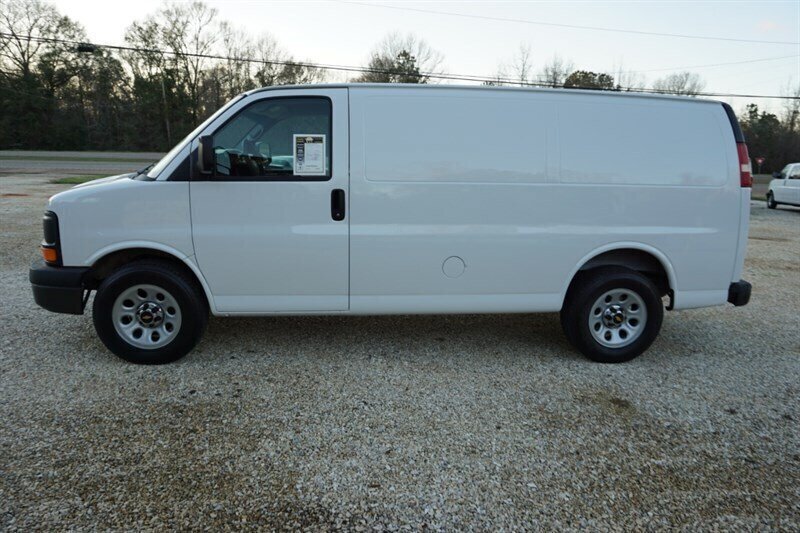 Used 2010 Chevrolet Express 1500 RWD image 9