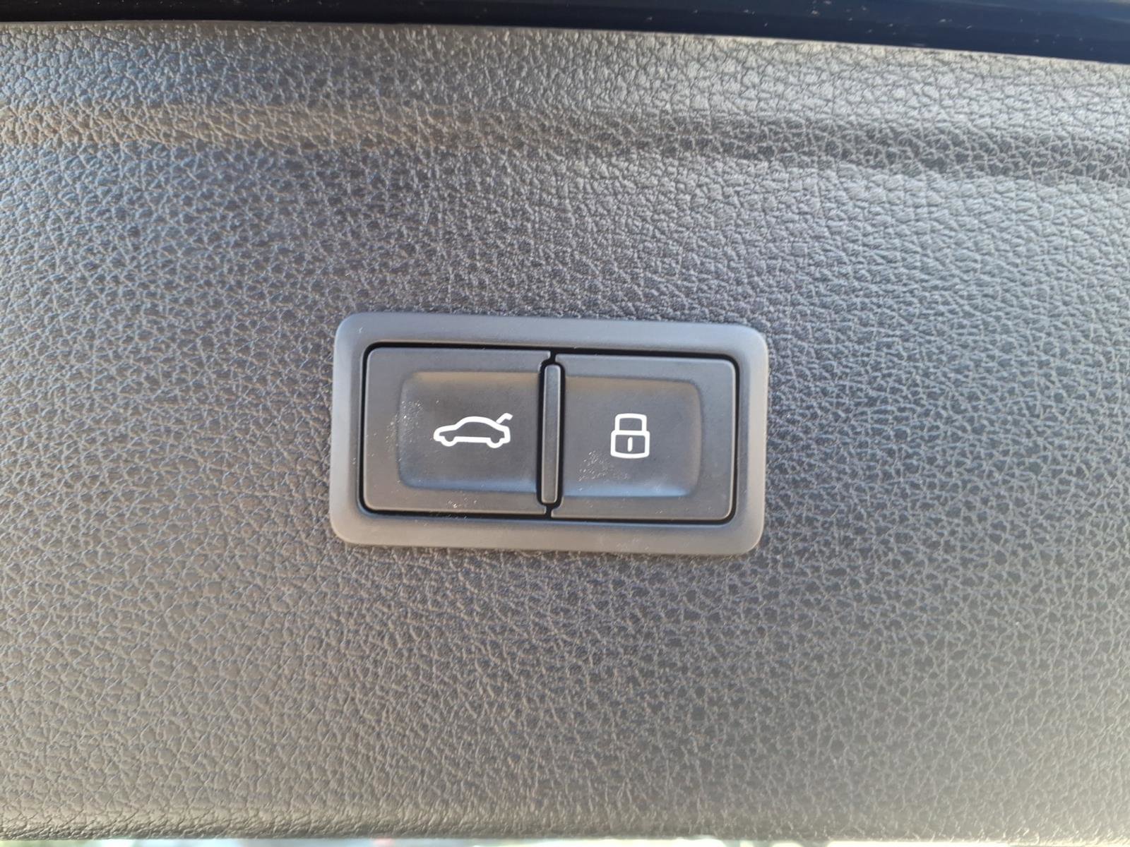 Used 2021 Audi Q5 Premium image 17