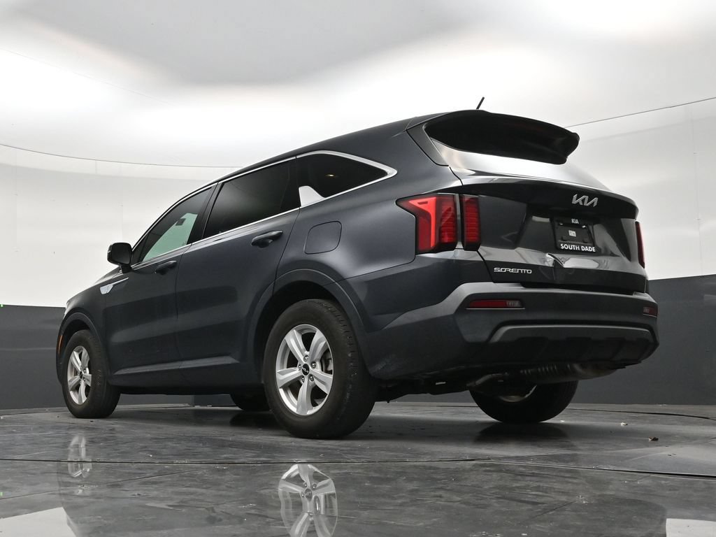 Used 2023 Kia Sorento LX FWD image 22