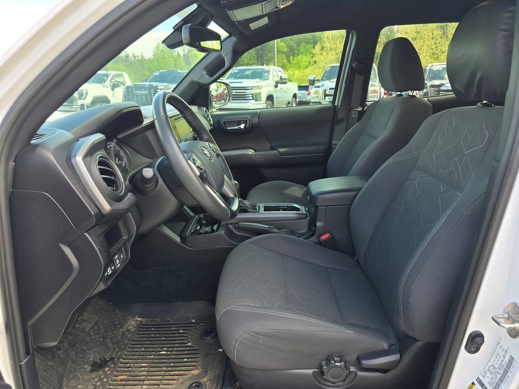 Used 2019 Toyota Tacoma TRD Sport AWD/4WD image 4