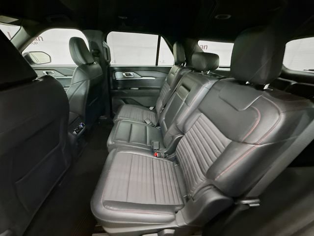 Used 2025 Ford Explorer ST-Line w/ ST-Line Street Pack image 25