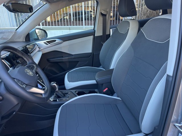 New 2026 Volkswagen Taos SE image 9