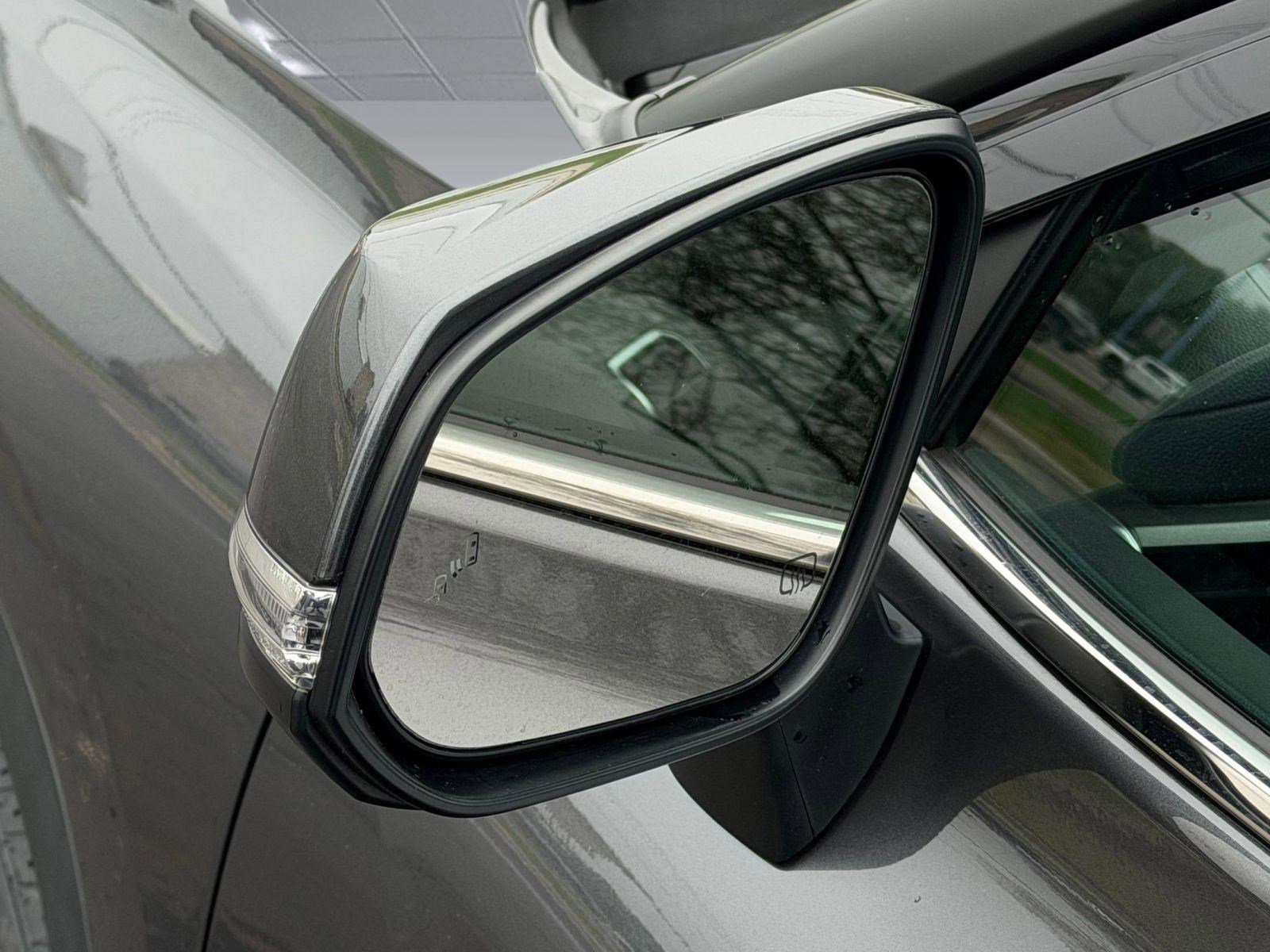 Used 2023 Toyota Highlander XLE image 37