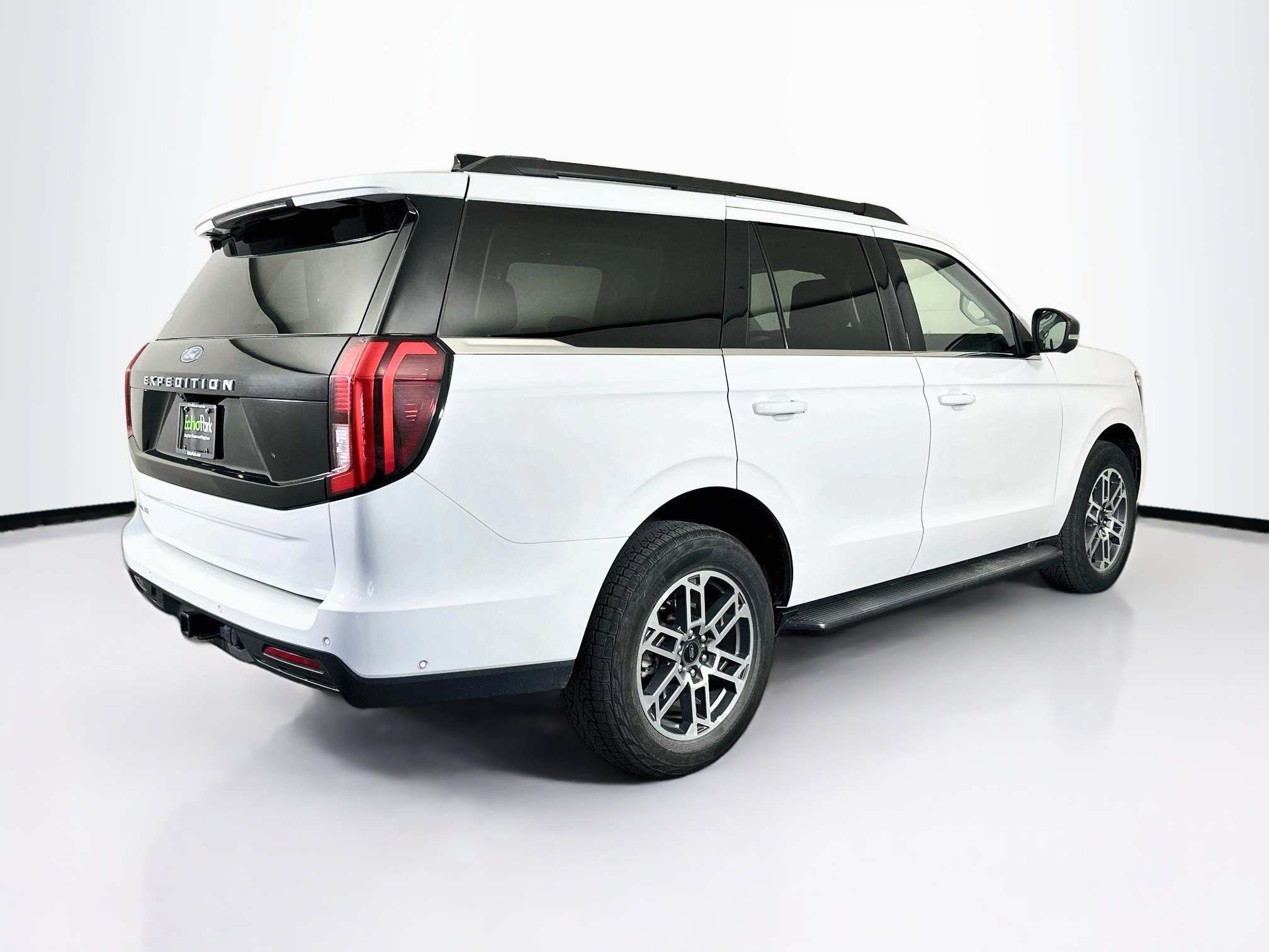 Used 2025 Ford Expedition Active AWD/4WD image 9