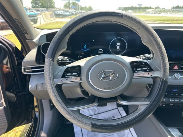 Used 2023 Hyundai Elantra SEL w/ Convenience Package FWD image 13
