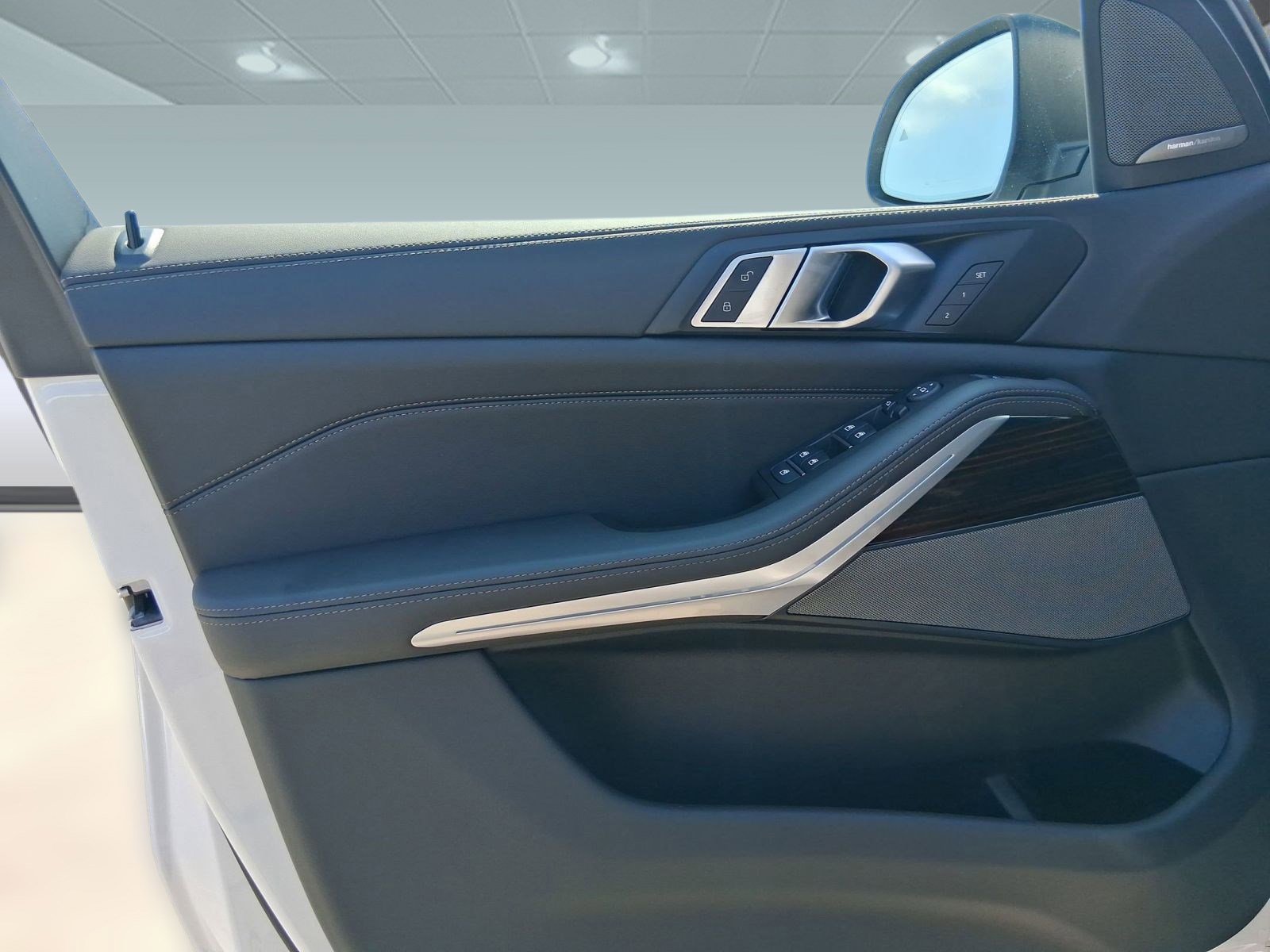 Used 2026 BMW X5 sDrive40i w/ Premium Package image 12