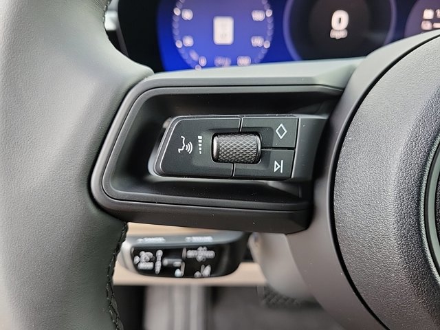 Used 2025 Porsche Macan 4 Electric image 31