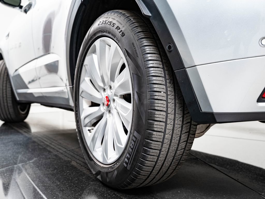 Used 2019 Jaguar E-PACE R-Dynamic SE image 49