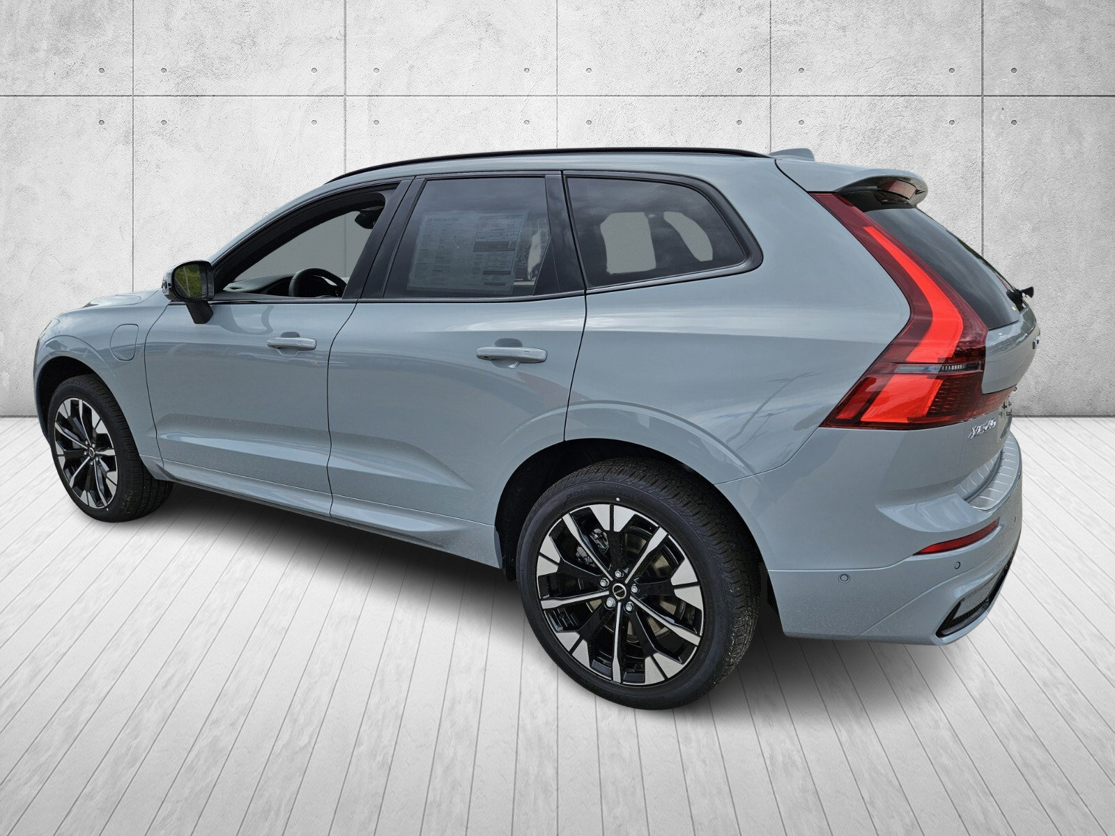 New 2026 Volvo XC60 T8 Plus w/ Protection Package Premier AWD/4WD image 5