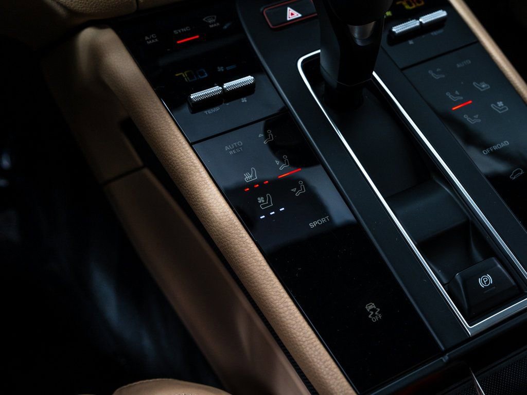 Certified 2025 Porsche Macan image 20