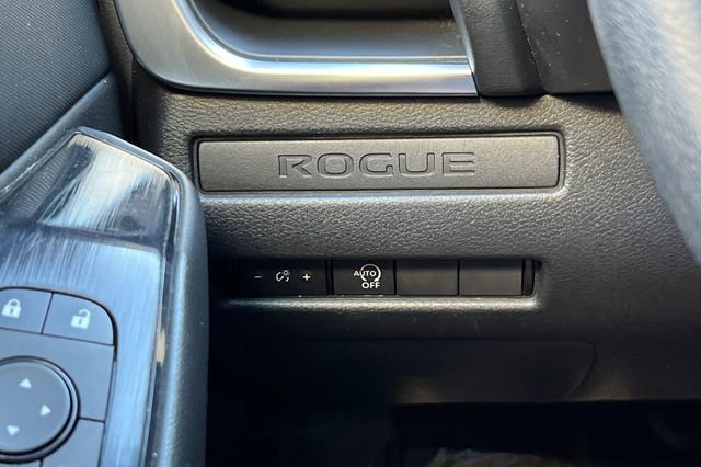 Used 2024 Nissan Rogue S image 36