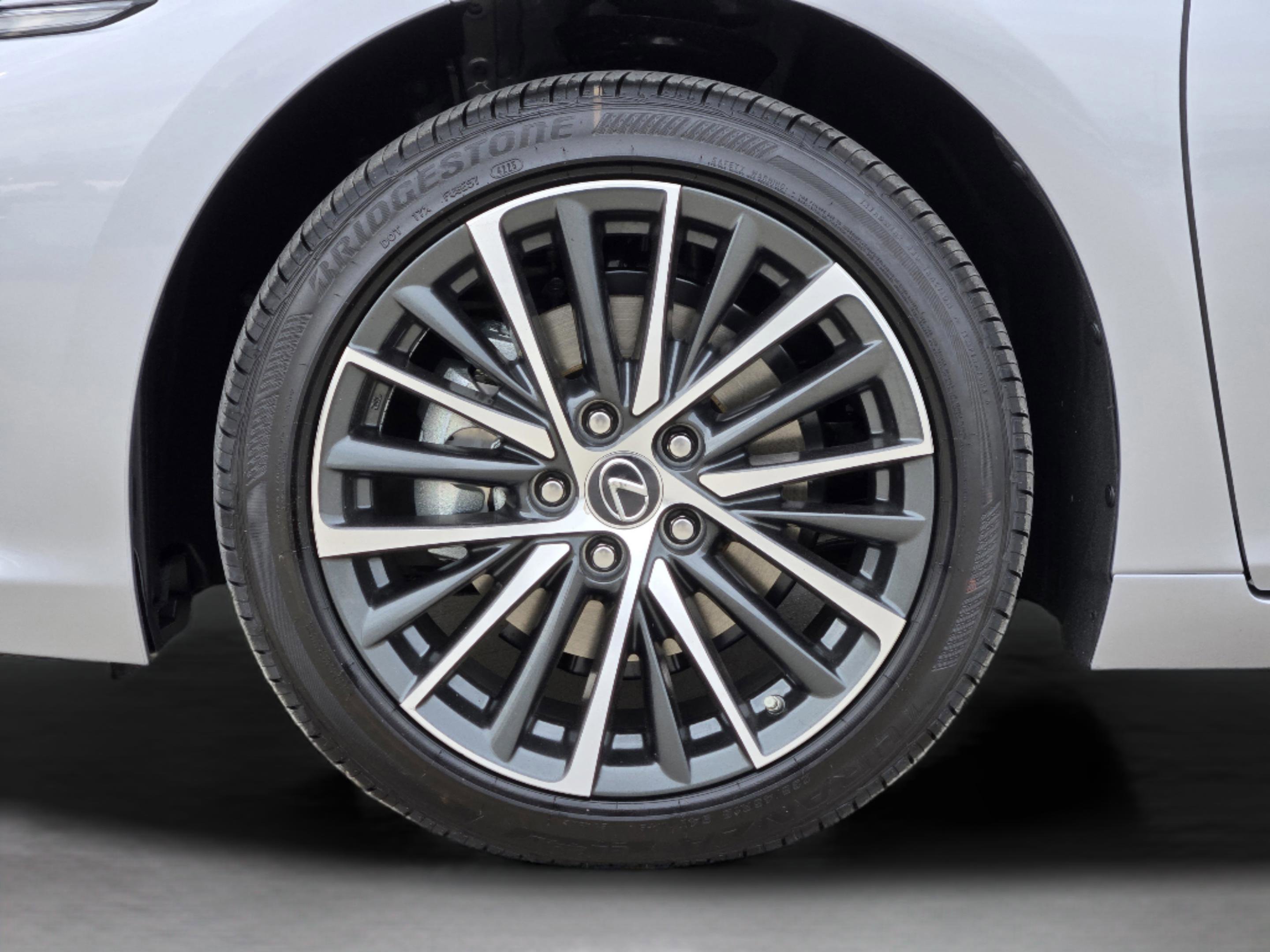 New 2025 Lexus ES 350 w/ Premium Package image 7