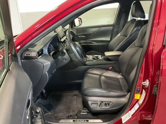 Used 2021 Toyota Venza XLE w/ Softex Package image 10