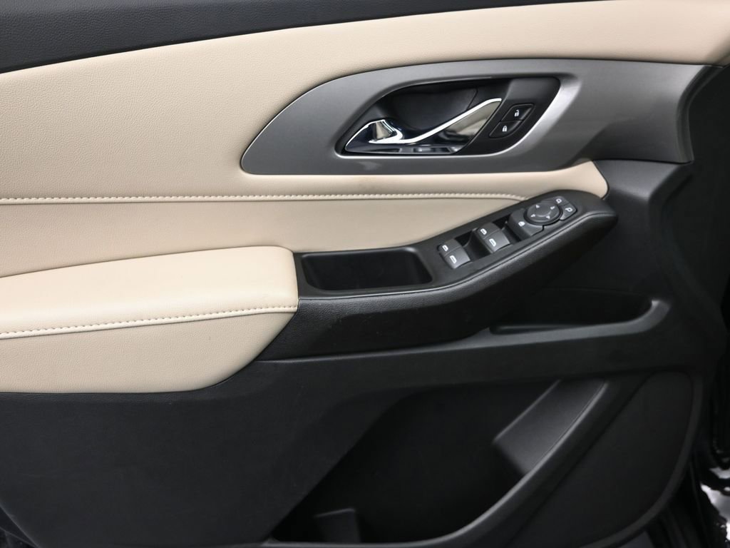 Used 2023 Chevrolet Traverse LS image 12