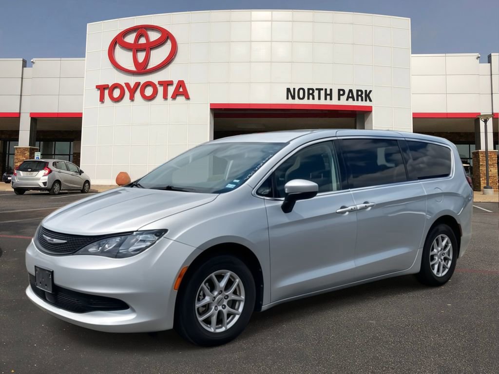 Used 2023 Chrysler Voyager LX image 1