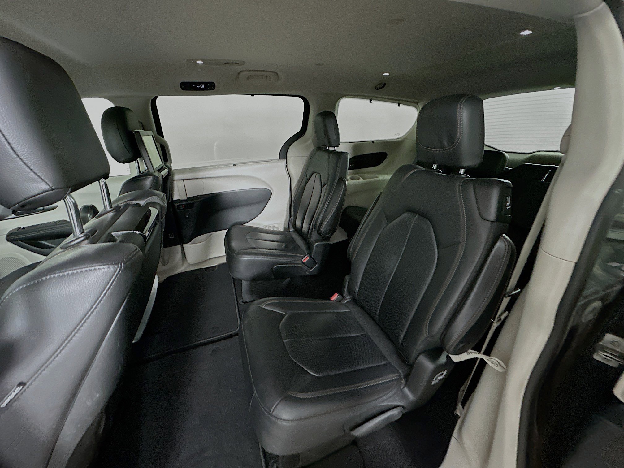 Used 2020 Chrysler Pacifica Touring-L Plus w/ Tire & Wheel Group image 30