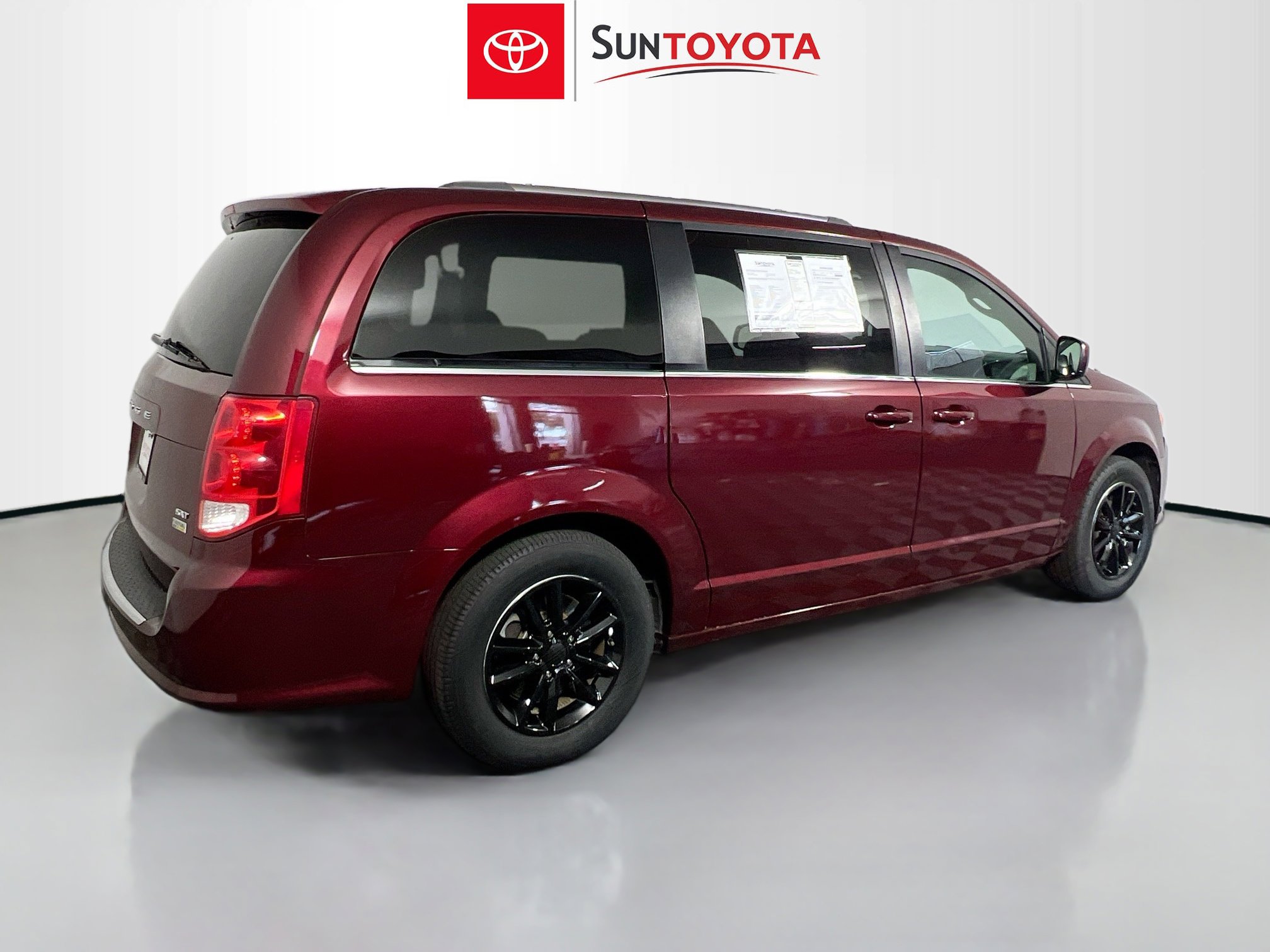 Used 2018 Dodge Grand Caravan SXT FWD image 4