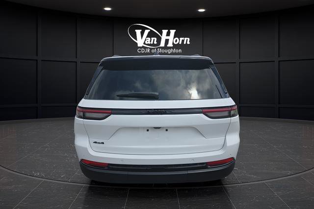 New 2025 Jeep Grand Cherokee Altitude image 13