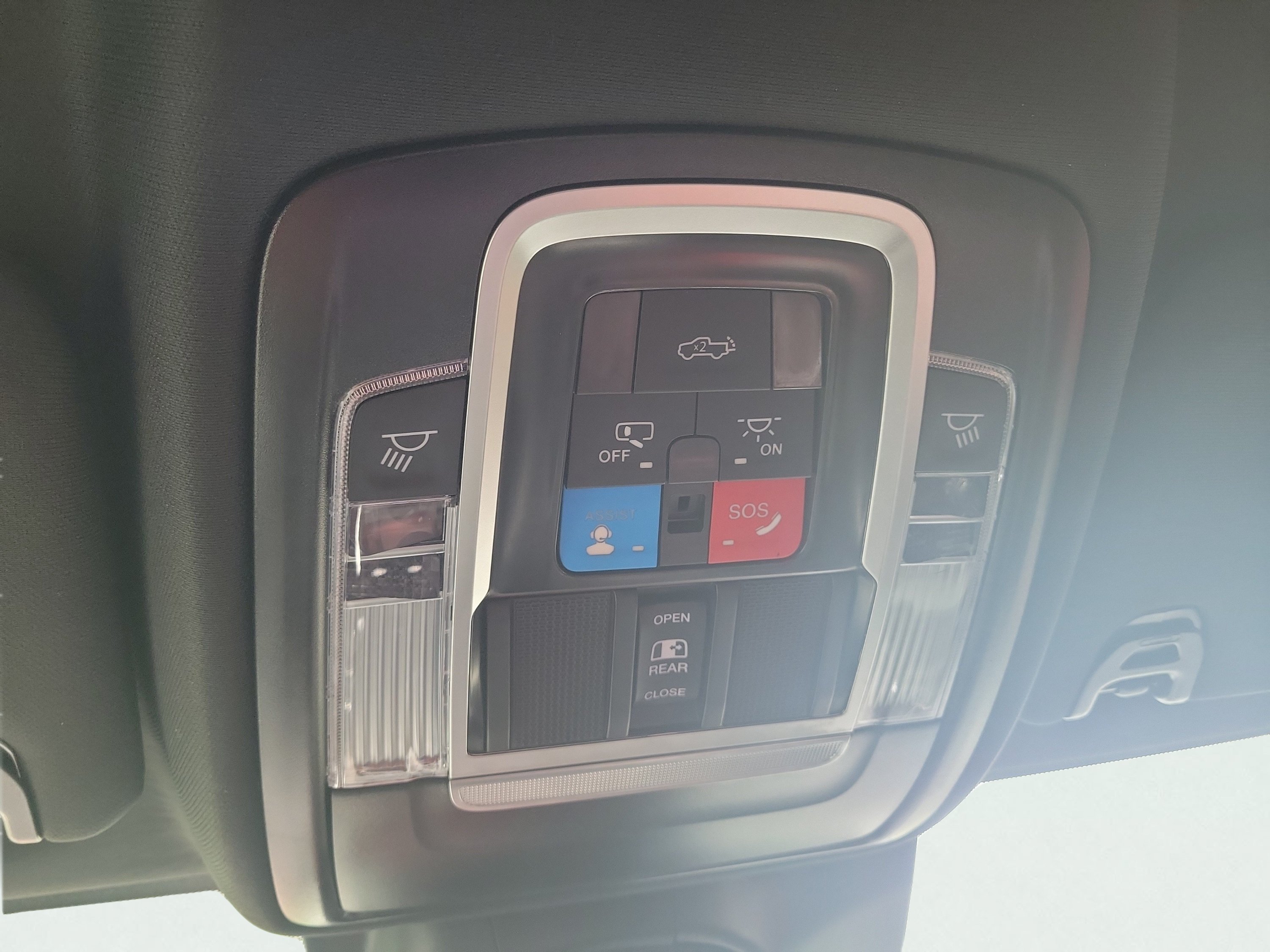 New 2026 RAM 2500 Laramie AWD/4WD image 36