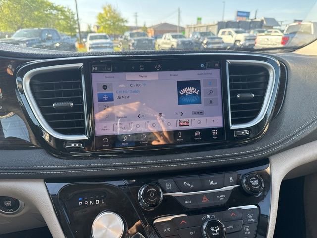 Used 2024 Chrysler Pacifica Limited image 17