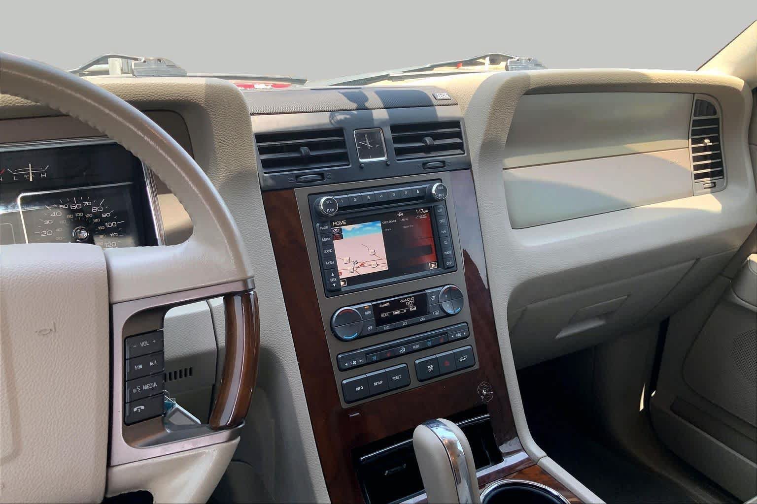 Used 2013 Lincoln Navigator 2WD w/ HD Trailer Tow Pkg image 6
