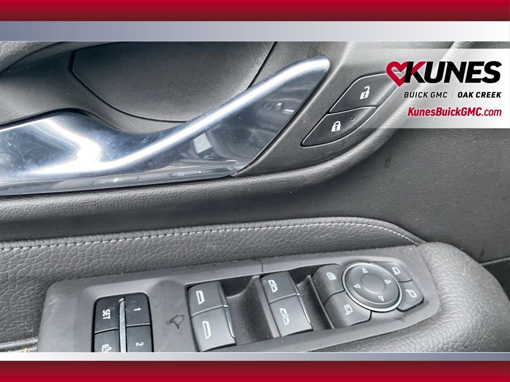 Used 2023 GMC Yukon Denali image 9