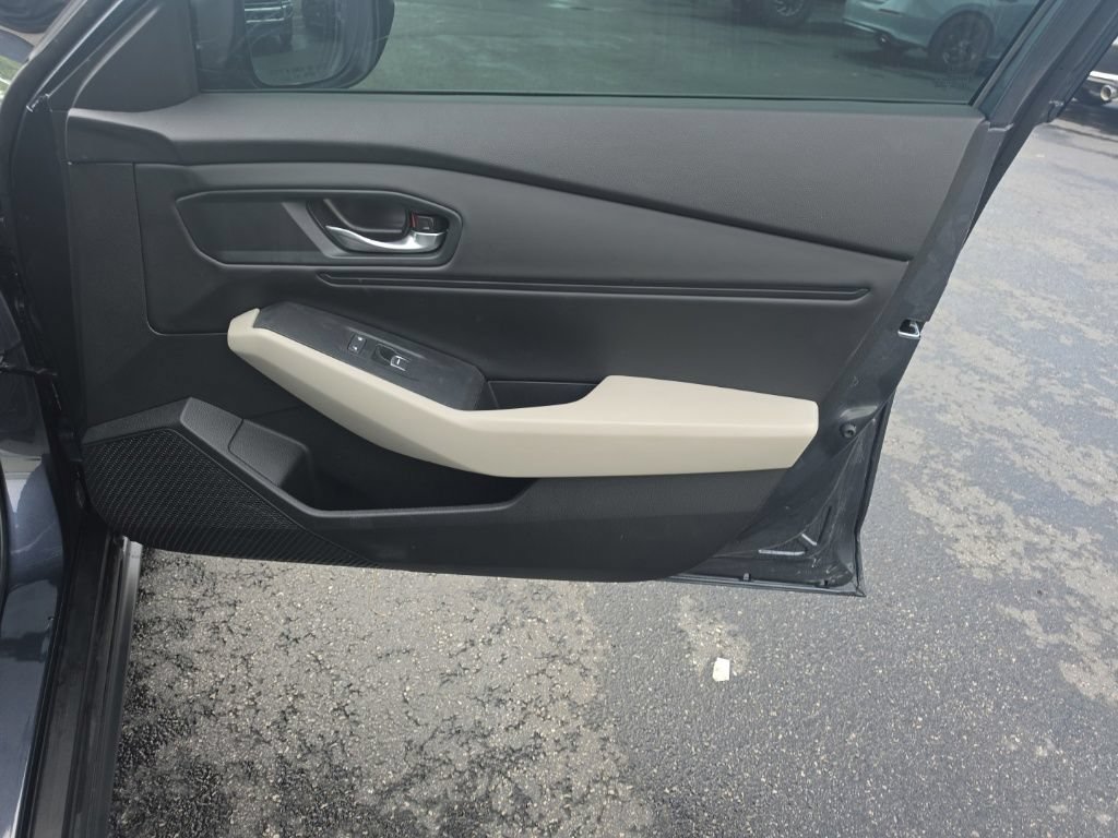 Used 2017 Honda CR-V EX image 30