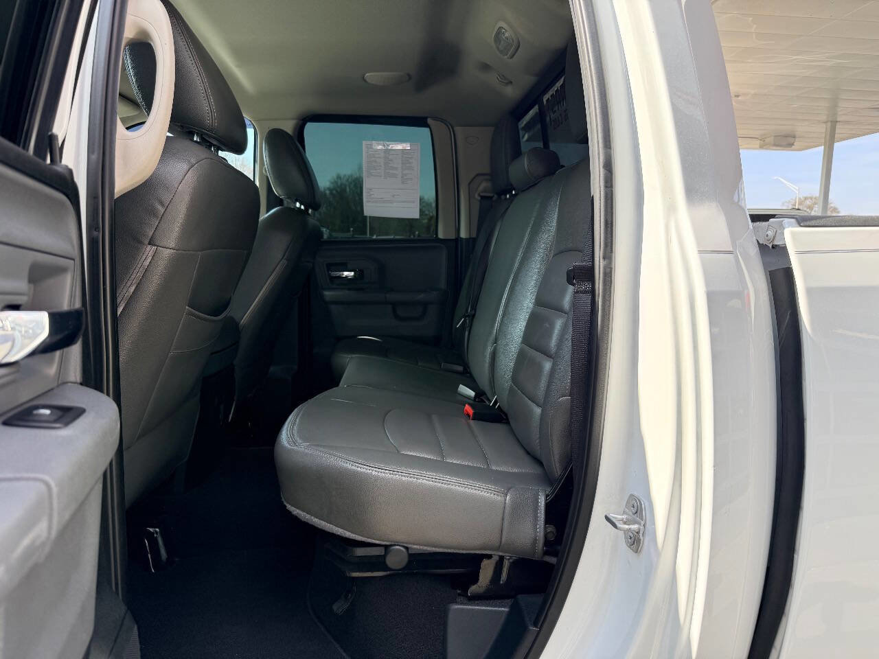 Used 2018 RAM 1500 SLT image 33