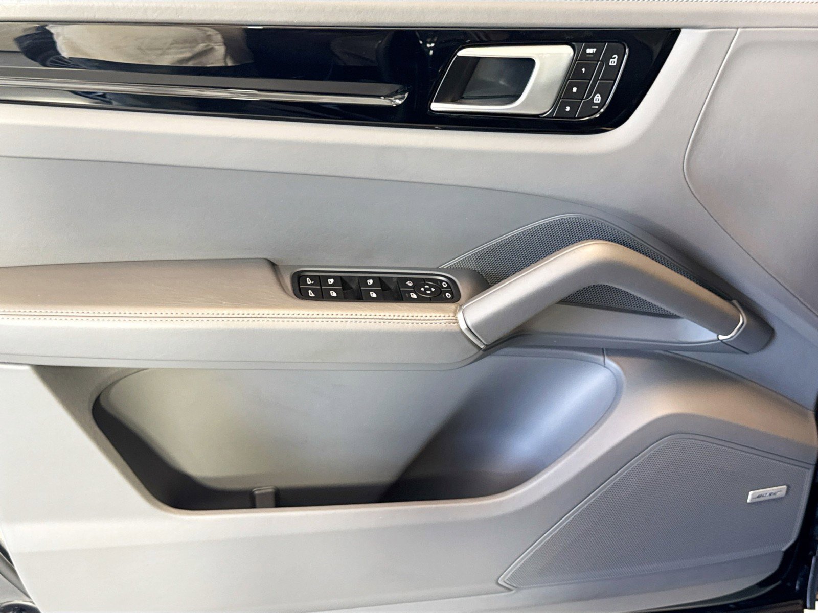 Certified 2022 Porsche Cayenne S image 11