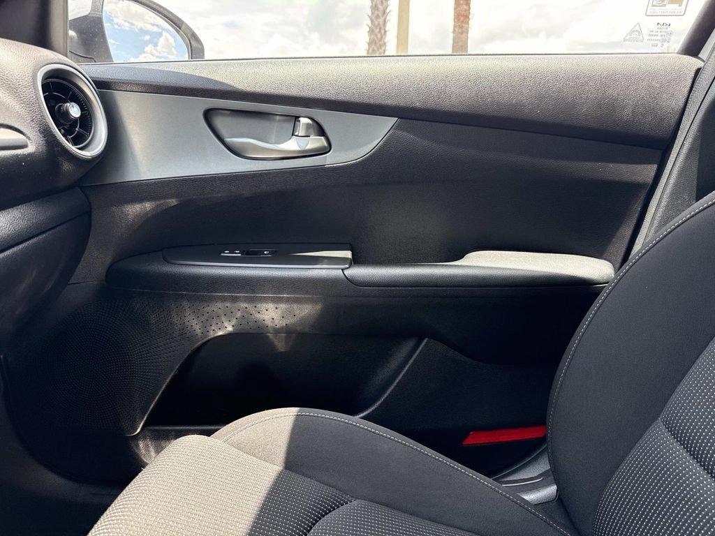 Used 2021 Kia Forte LXS FWD image 27
