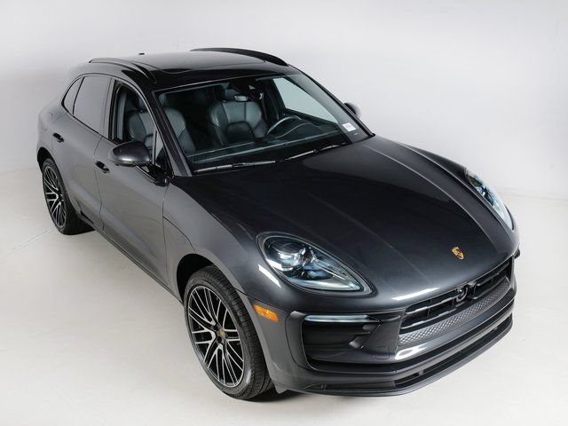 Certified 2026 Porsche Macan AWD/4WD image 32