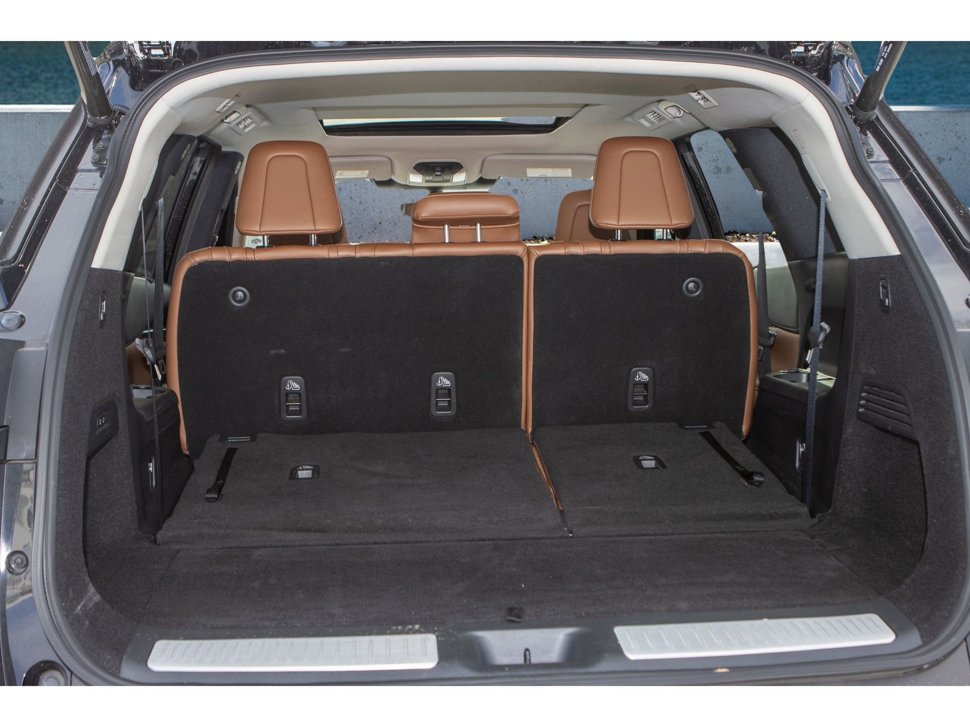 Used 2023 INFINITI QX60 Sensory w/ Cargo Package image 35