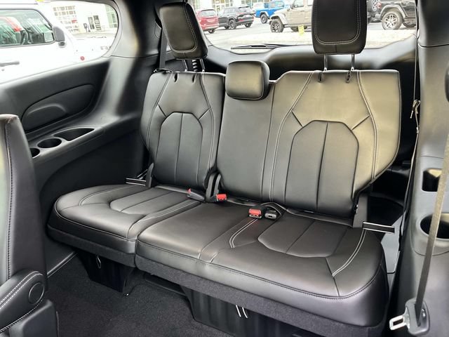 New 2026 Chrysler Pacifica Select w/ S Appearance Package AWD/4WD image 16