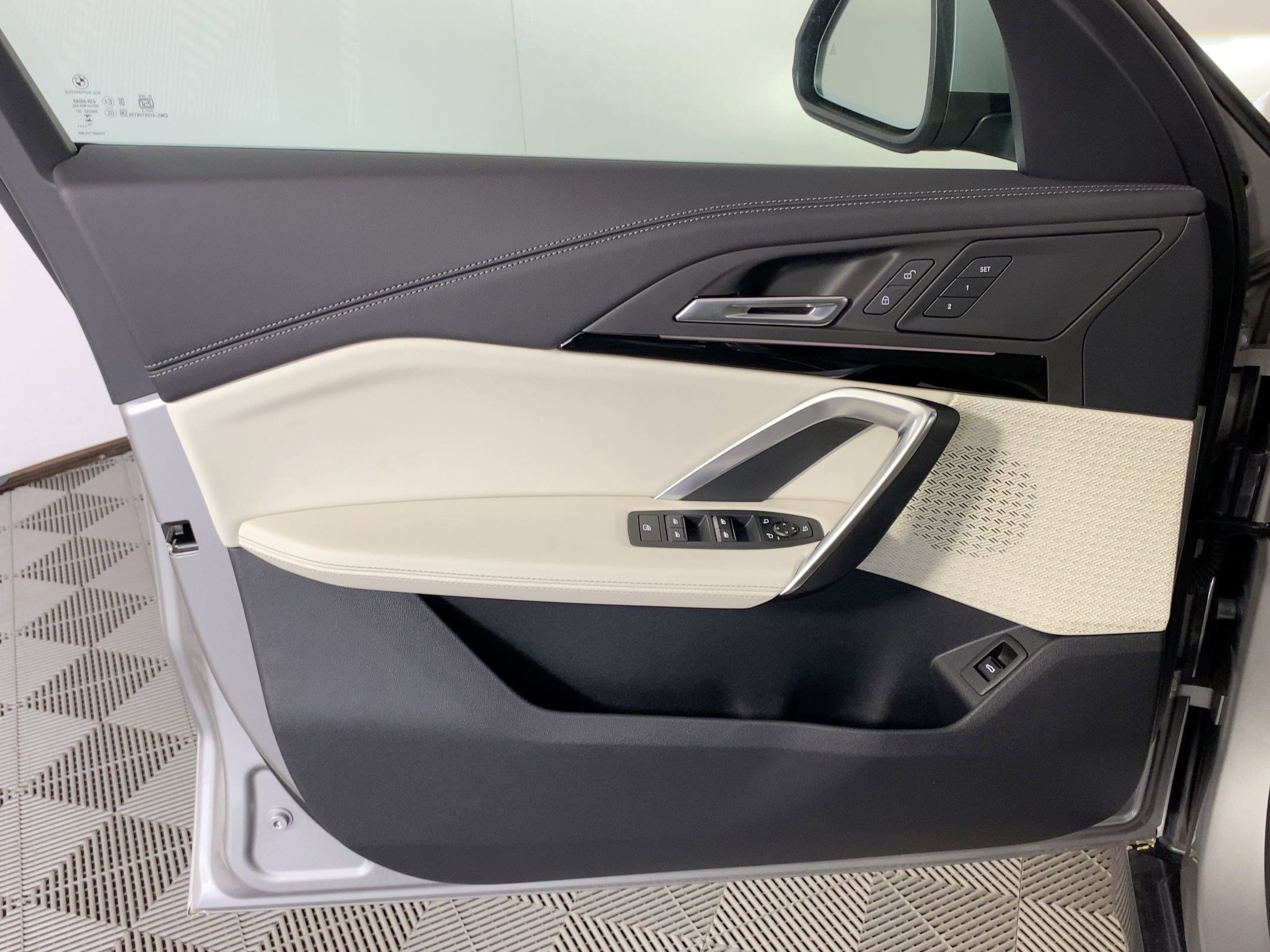 Used 2026 BMW X1 xDrive28i w/ Convenience Package image 9