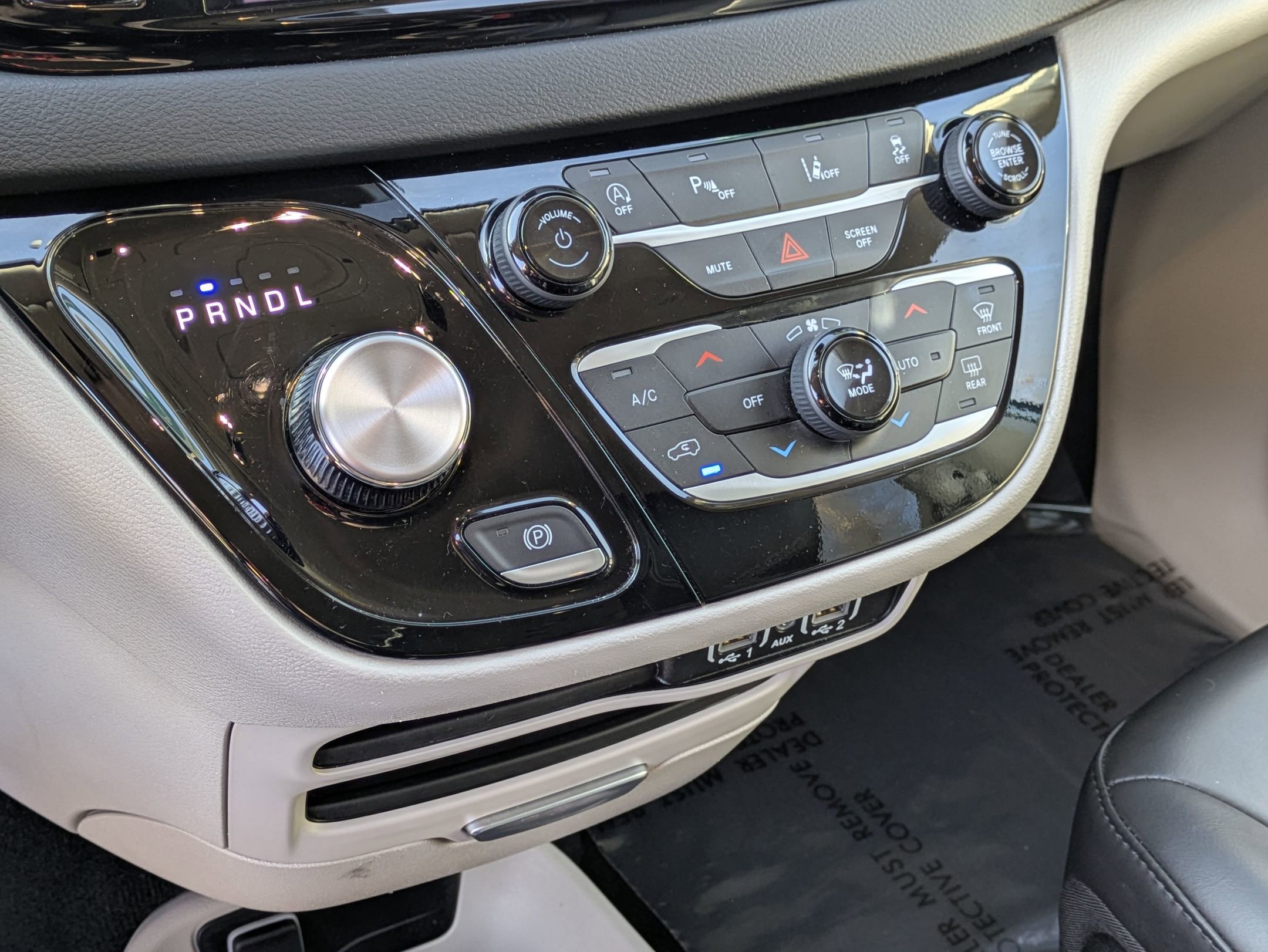 Used 2023 Chrysler Pacifica Touring-L image 23